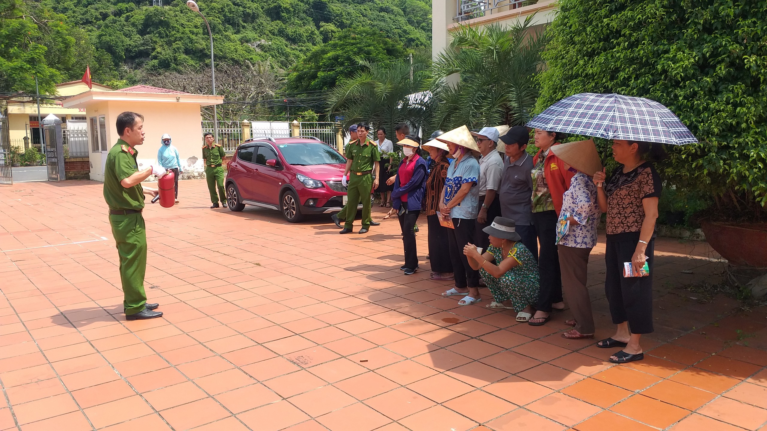 Xã Hiền Hào (Cát Hải): Huấn luyện và cấp giấy chứng nhận huấn luyện nghiệp vụ phòng cháy chữa cháy